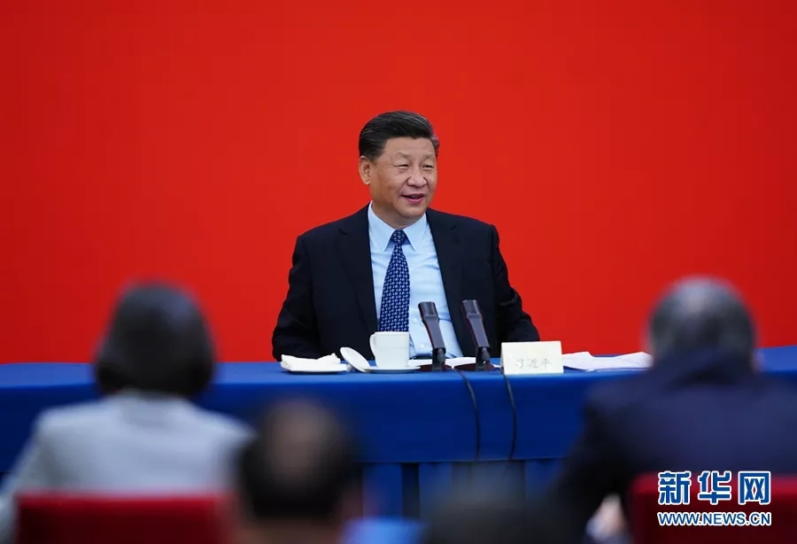 5月23日上午，中共中央总书记、国家主席、中央军委主席习近平看望参加全国政协十三届三次会议的经济界委员，并参加联组会，听取意见和建议。中共中央政治局常委、全国政协主席汪洋参加看望和讨论。 新华社 记者 谢环驰 摄